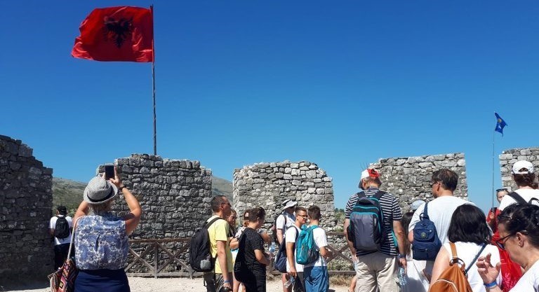 Të huajt shpenzuan në Shqipëri 2.1 mld euro në 6 mujorin e parë të vitit